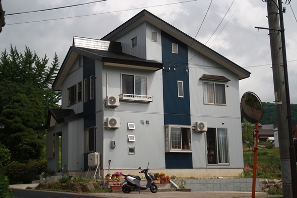 スキー場に建つ克雪の家