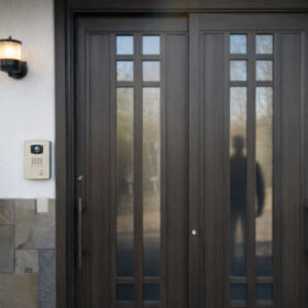 インターホン工事　防犯も兼ねて・・