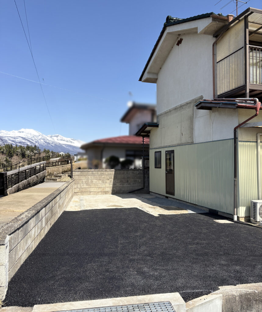 佐久市　小屋解体・駐車場舗装拡張工事